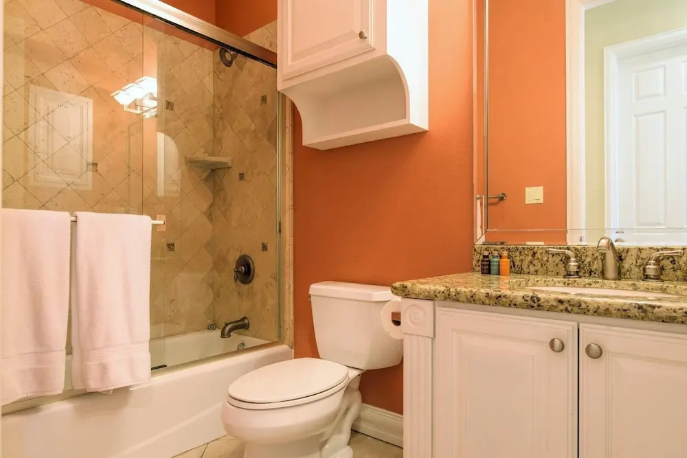 Sleeps 6 in a 4plex w Pool, Only a Block to Beach