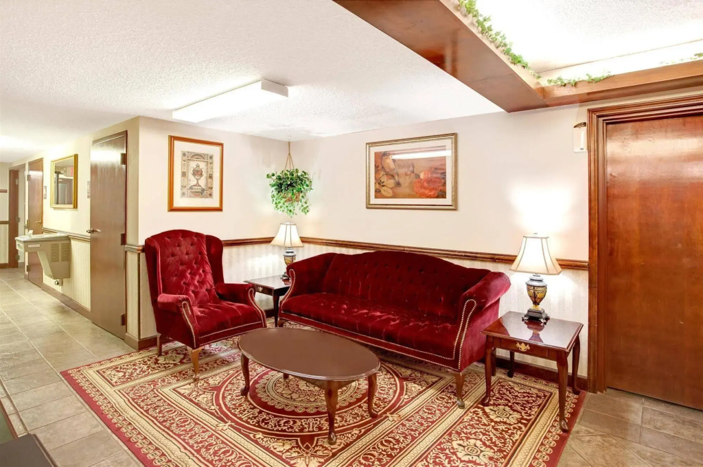 OYO Hotel Adairsville Hwy 140