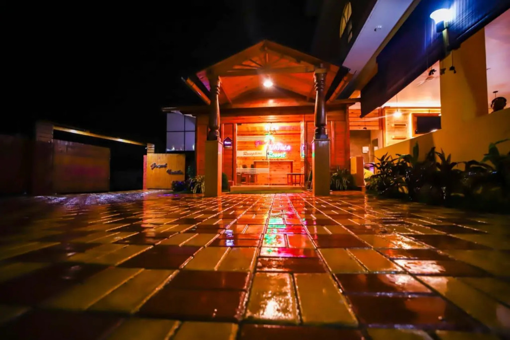 Grand Vatika Resort