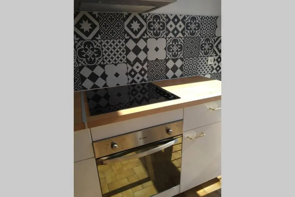 4 Min Walk To Metro, 60m², Renovated, la Defense