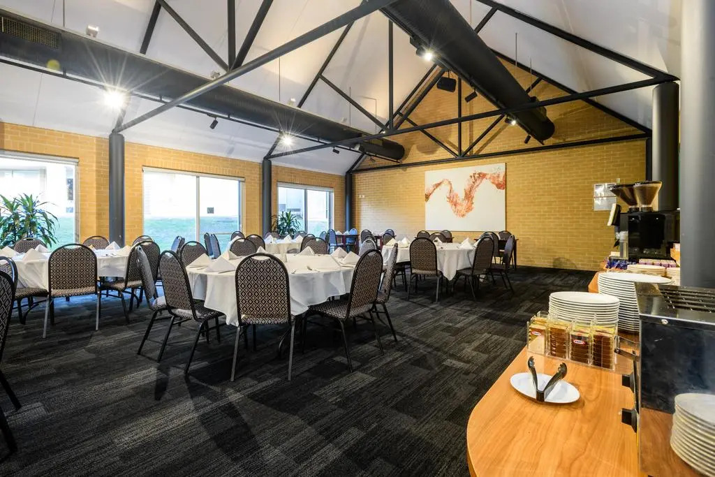 Lakeside Hotel and Conference Centre