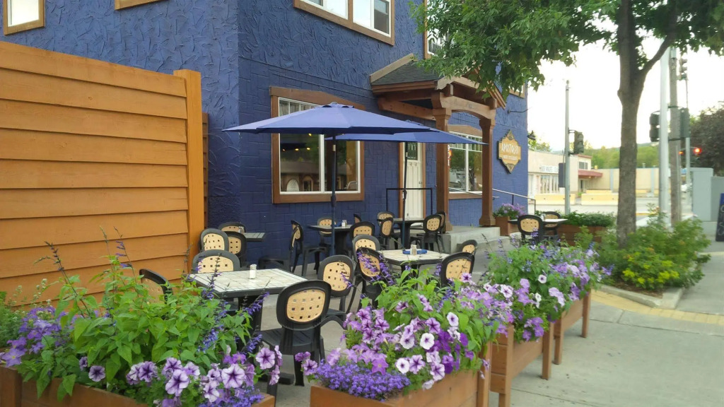 Apostoles Greek Restaurant and Vacation Rentals