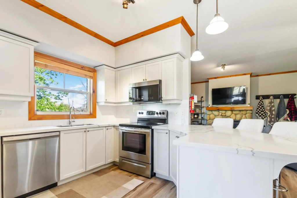 220 Snowbridge w/ Free Shuttle to Village