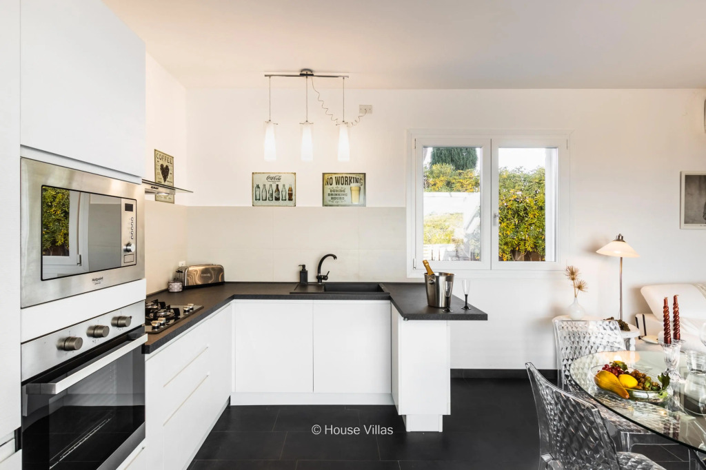 Albantica In Avola With 3 Bedrooms And 3 Bathrooms