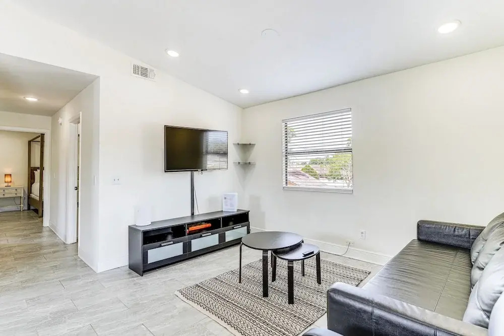 Near Airport & Sports Venues: Tampa Sanctuary!