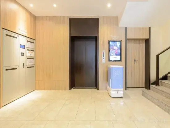 HanTing Premium Hotel (Dalian Renmin Road, Gangwan Square Metro Station)