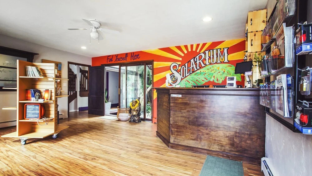 Solarium International Inn & Hostel