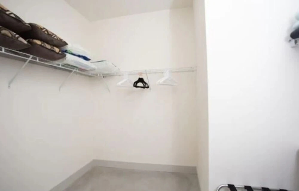 Bright Modern Mins From Downtown Nashville! 2 Bedroom Condo
