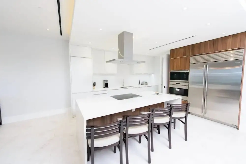 4 Bedroom Cable Beach Condo With Balcony