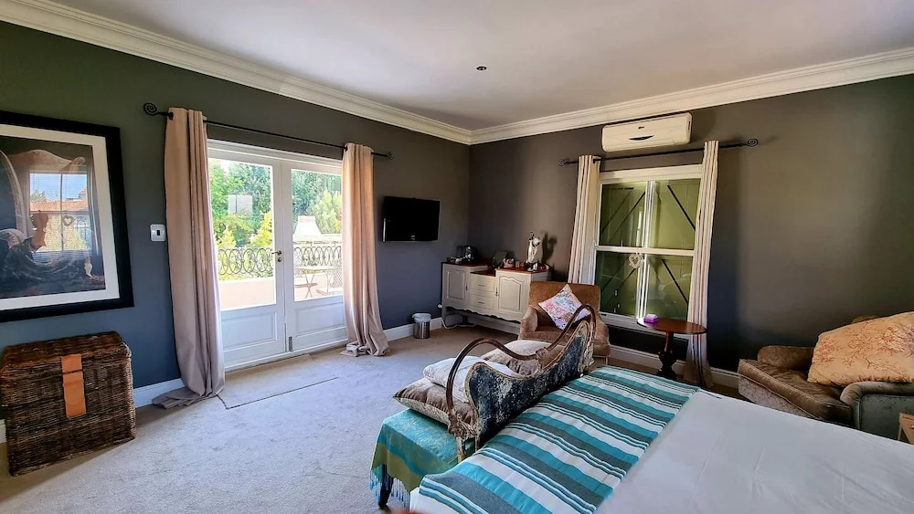 Sandmartins Private Secure Villa