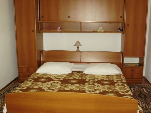 Apartments Lupis