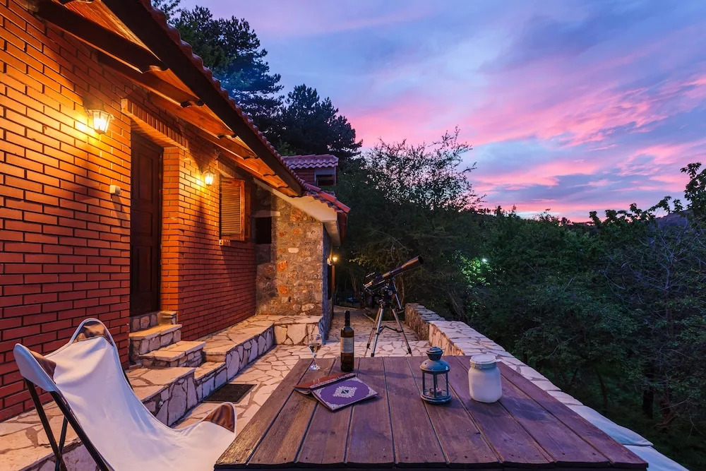 Escape in the Forest, Cosy Chalet with Home Cinema