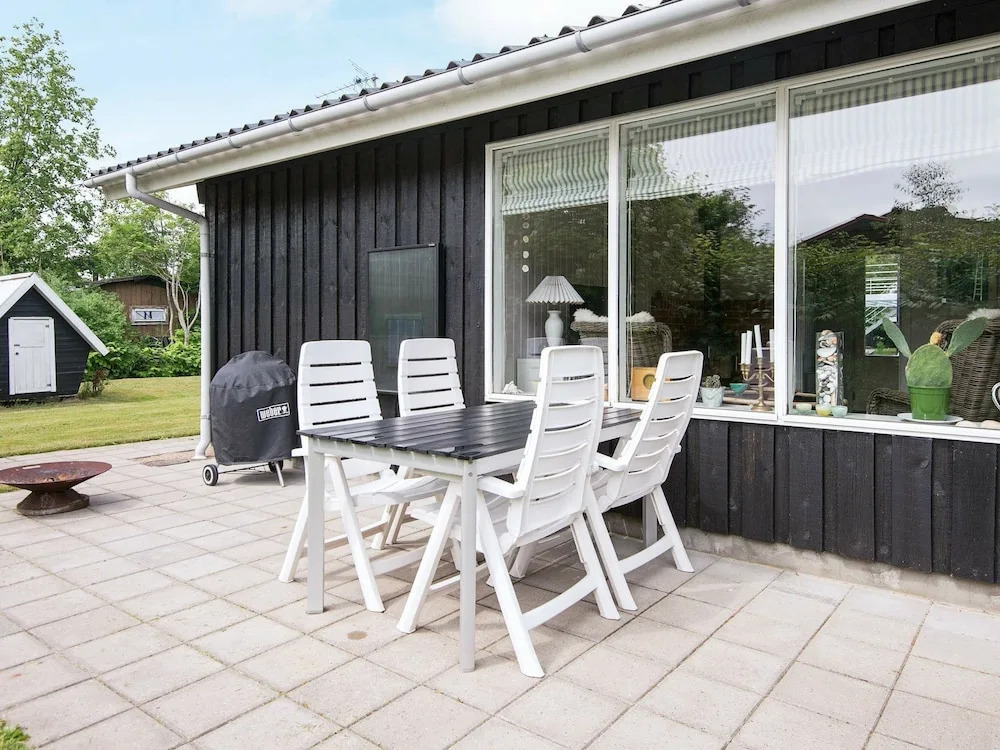 Serene Holiday Home in Grenå near Sea