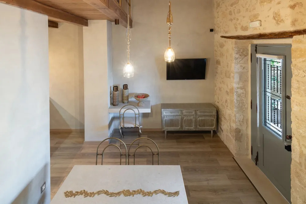 Inotropes Boutique Suites