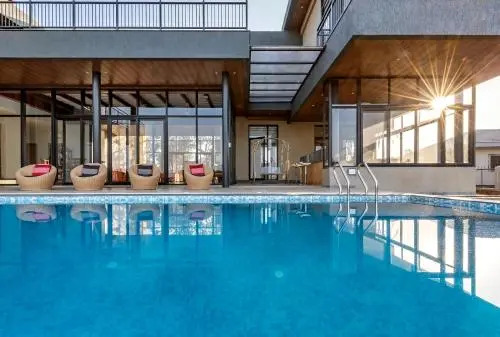 SaffronStays Falcon Hill, Lonavala - luxury villa with infinity pool near Lions Point