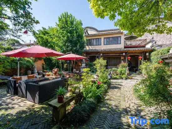 Yupingge·Long history Viewing Huizhou Design Homestay (Hongcun Pingshan Scenic Area)