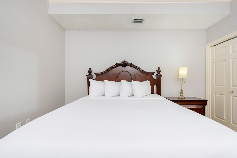 Phoenix On The Bay 1129 2 Bedroom Condo