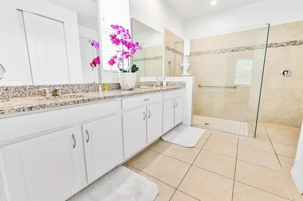 Spacious 6-bedroom Home With Private Pool & Spa in Solara Resort Just 7 Miles to Disney!