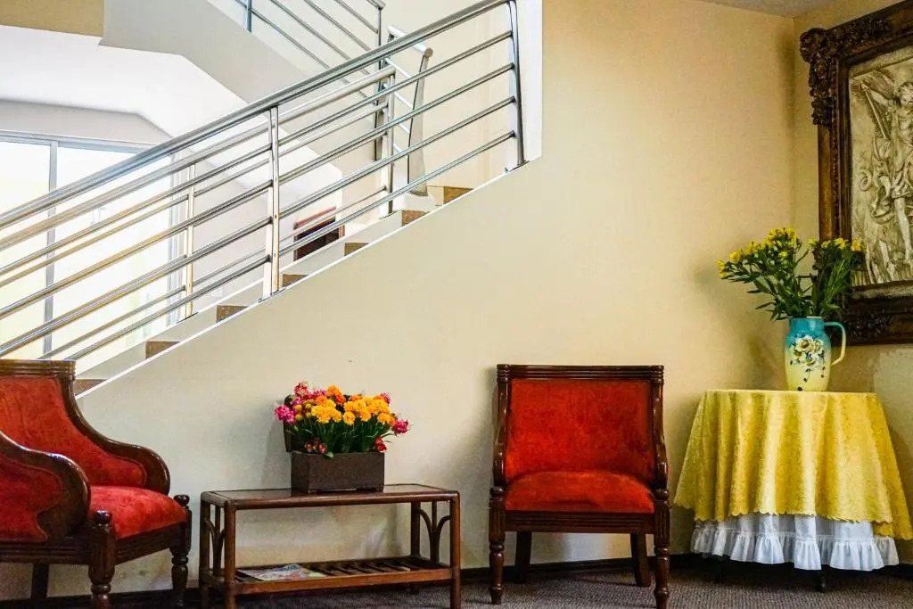 Hotel Makroz