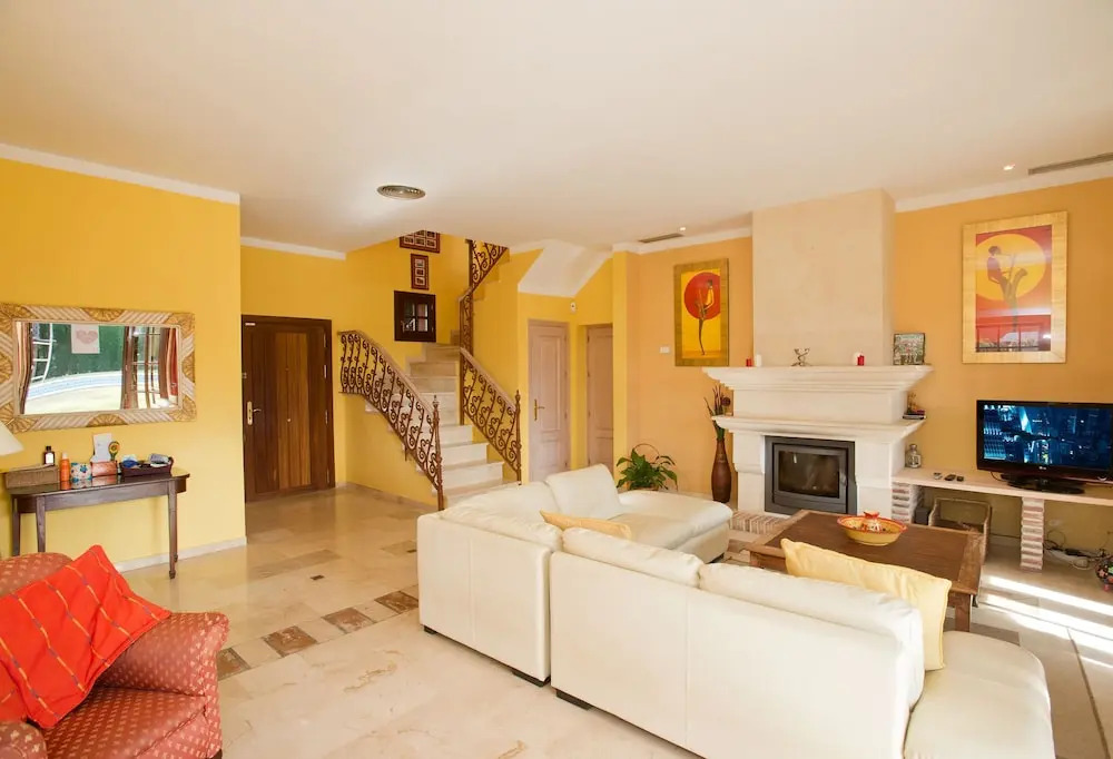 Holiday villa with 5 bedrooms, private pool, Nueva Andalucia, Marbella