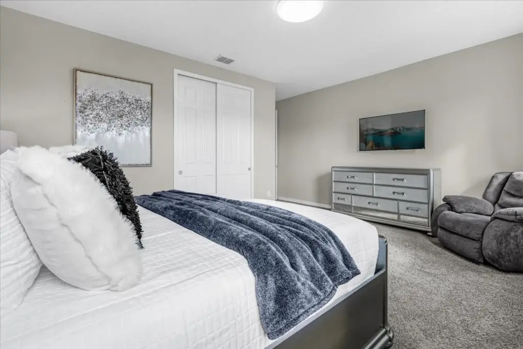 5 Bedrooms 55 Bathrooms Solara 9035 Pc