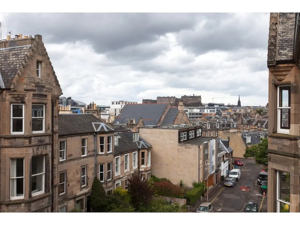 6BR Victorian 2 Story Tenement for 11