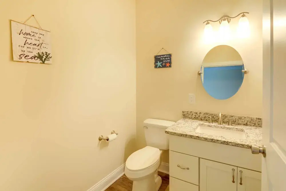 Emerald Isle Vacation Home Walk to Beach!