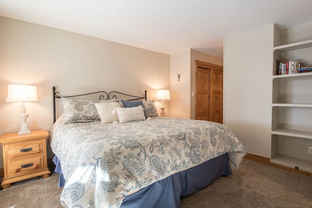 Recently Remodeled Ski Lodge Styled Plaza Condo - No Cleaning Fee! by RedAwning