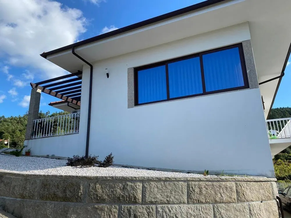 3 Bed House - Sleeps 6 - Parking - Wifi