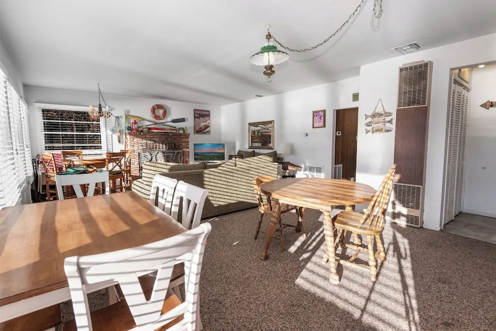 Lakefront Retreat