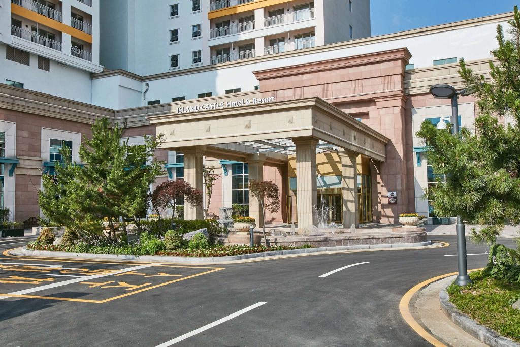 Island Castle Hotel & Waterpark