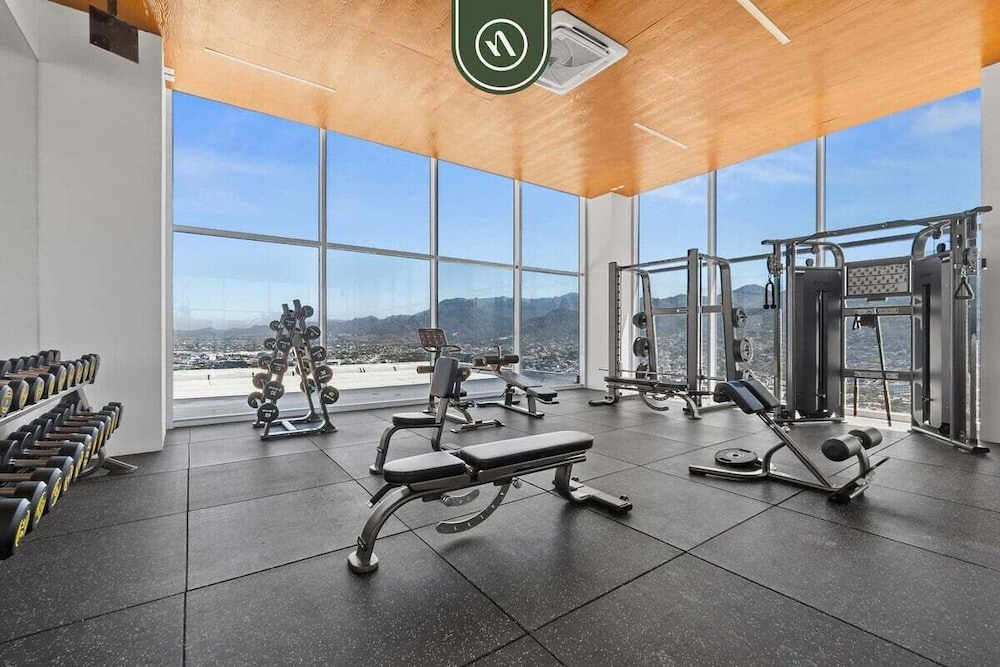 Luxury 4 BR Condo Amazing Views - Beach - Pools