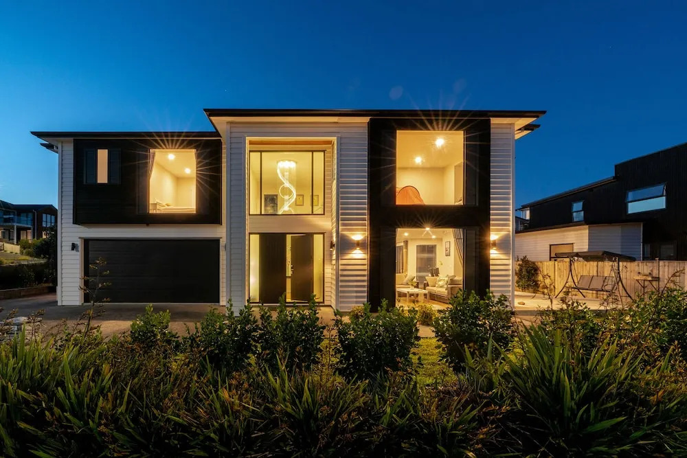 LongBay Spacious Luxurious 5 Bdrm House