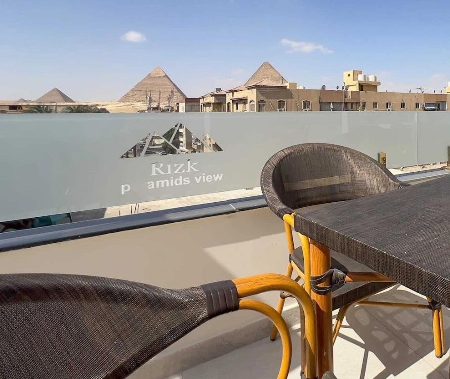 Casa Pyramids View