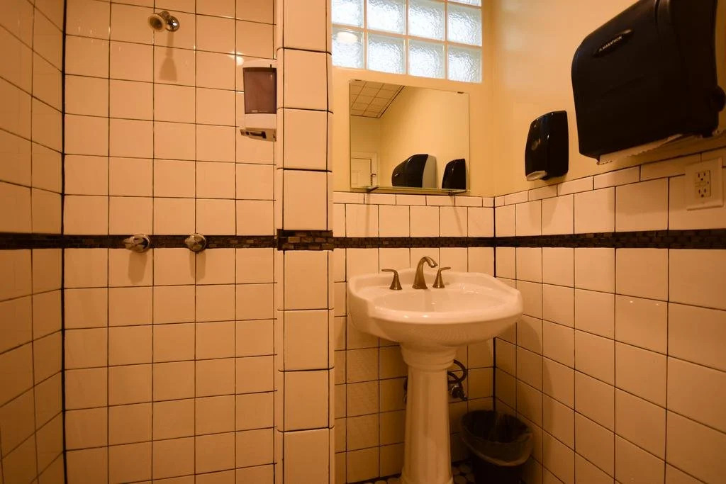 AAE 11th Avenue Hostel
