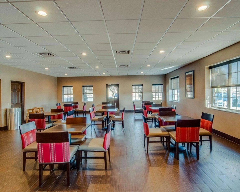 Comfort Inn & Suites Raphine - Lexington near I-81 and I-64