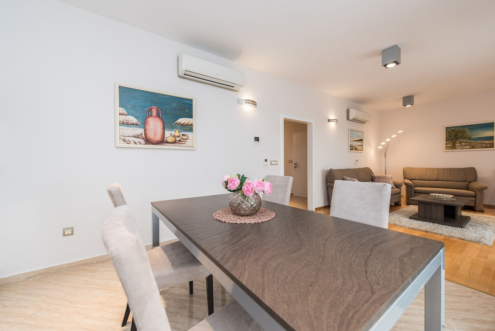 Sargas Suite 3 With Pool View