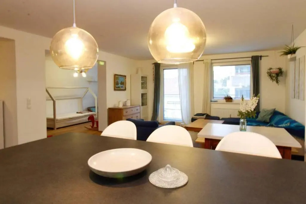 MODERN spacious, 2 BEDROOM, FREE PARKING