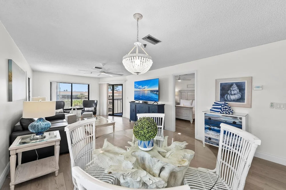 Absolute Paradise Ami-private Beach Access-water Views From Every Window-heated Pool- Walk To 14 Restaurants
