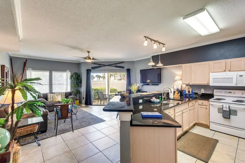 Destin Ground-level Condo w/ Private Beach Access