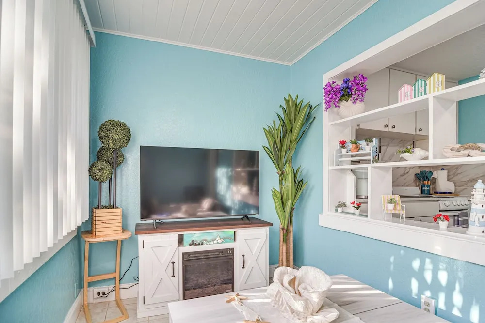 Central Location! Walkable Studio in St Pete Beach