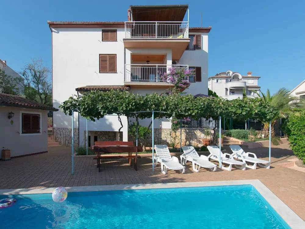 Neat Apartment on the Ground Floor Near Pula, With Shared Swimming Pool and Wifi
