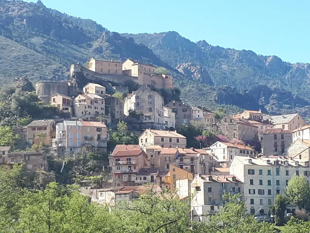charmant studio dans résidence neuve et calme