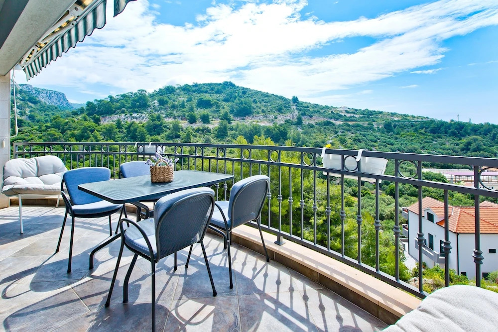 Island Hvar Seaside Villa Levanda with Beach, Pool & Seaview