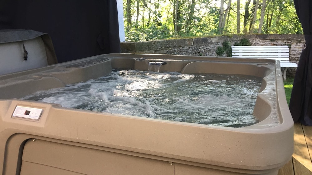 Unique Holiday Home in Virton with Hot Tub