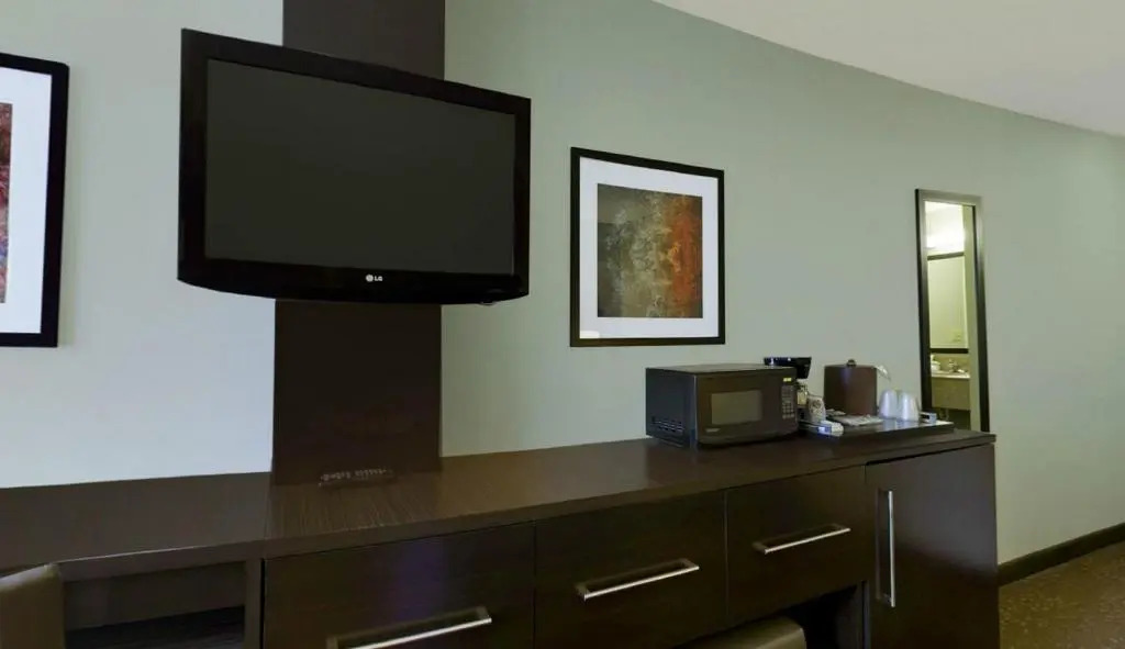 Holiday Inn Express Romulus / Detroit Airport by IHG