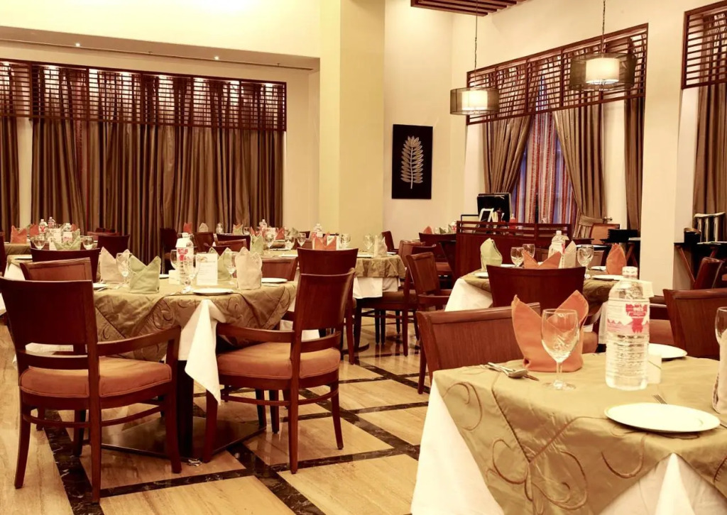 DLF Club 3