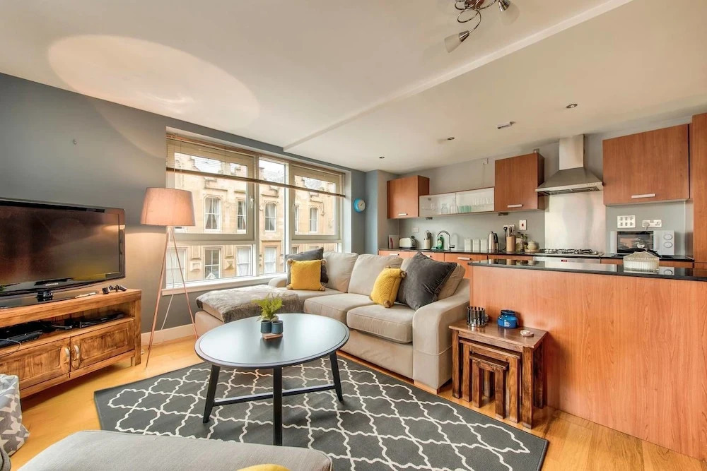 Modern 2 Bed Merchant City Apt With Lift!