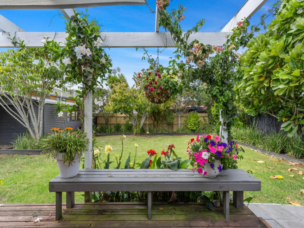 Charming Spacious Home In Birkenhead