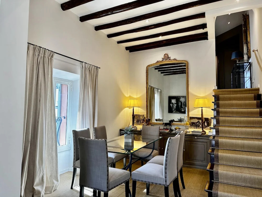 L Ortensia Bianca in Palazzo Ruspoli a Superb Retreat in the Most Elegant Palace in Rome